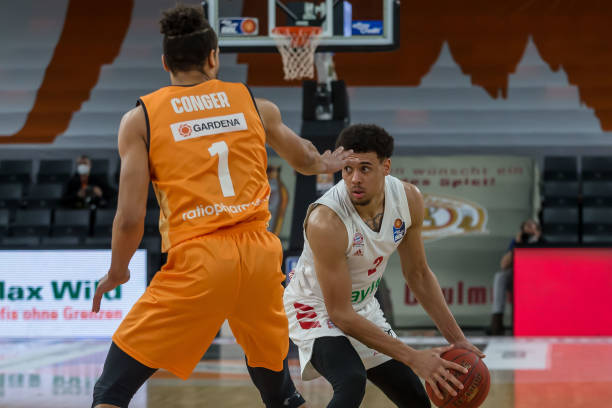 首发出战 首发出战