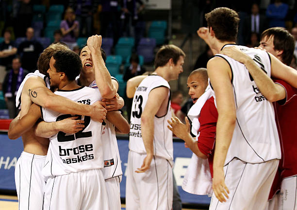 他在更衣室 他在更衣室