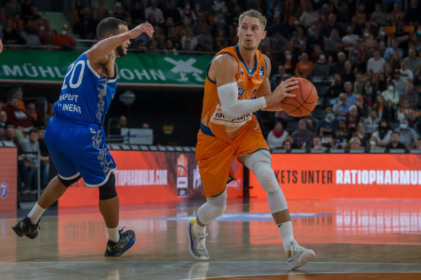 恩比德离开 恩比德离开