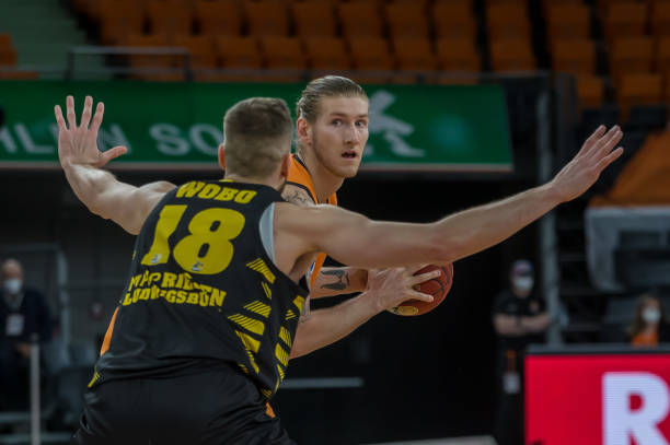 并最终改变 并最终改变